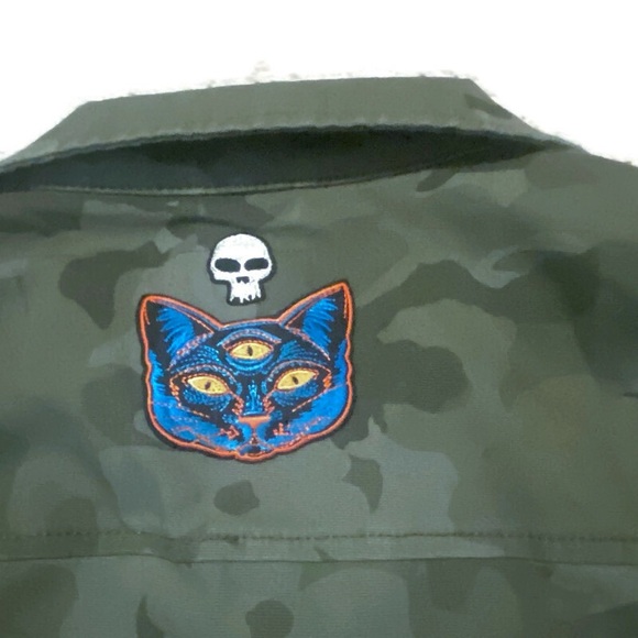 NWOT Green canvas camo utility jacket with mystical /paranormal patches - Picture 6 of 9